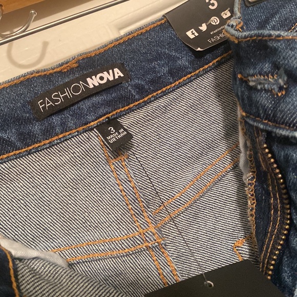 Mom Jeans - Picture 2 of 4